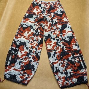 Unknown brand. 32-30 Reversible gray/redwhiteblack and gray tech camo